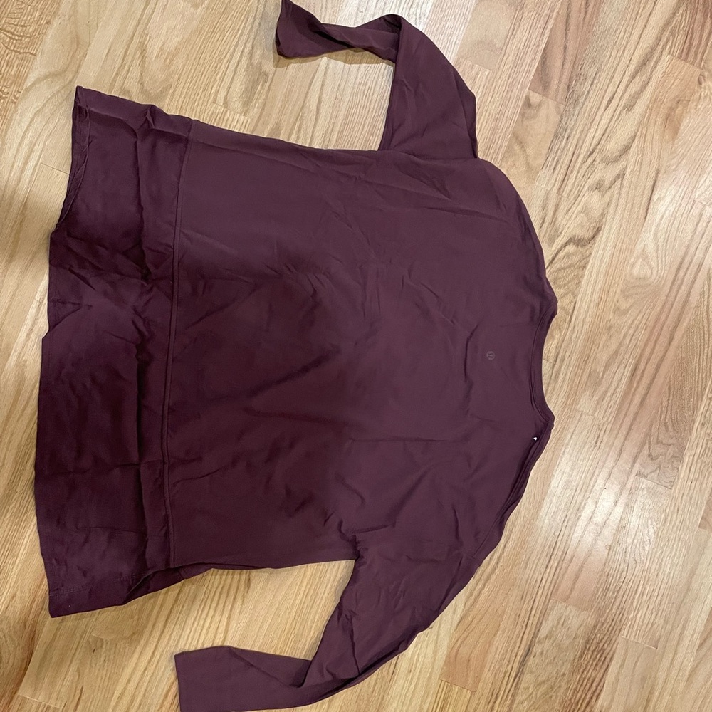 Long sleeve Mauroon lululemon long sleeve- flow, great condition